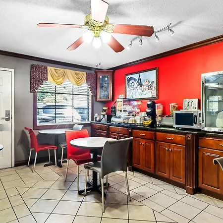 Econo Lodge Russellville-3