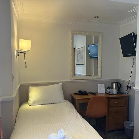 Hyde Park Radnor Hotel B&B-2
