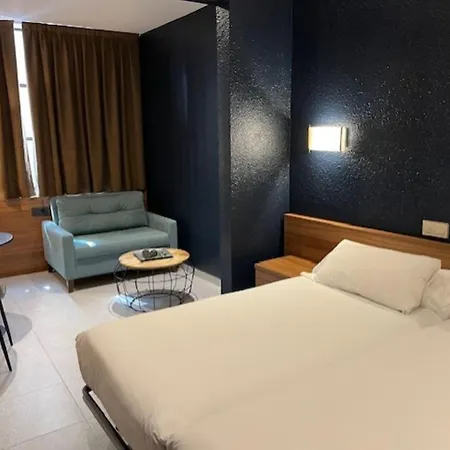 Hostal Iznajar Barcelona-2