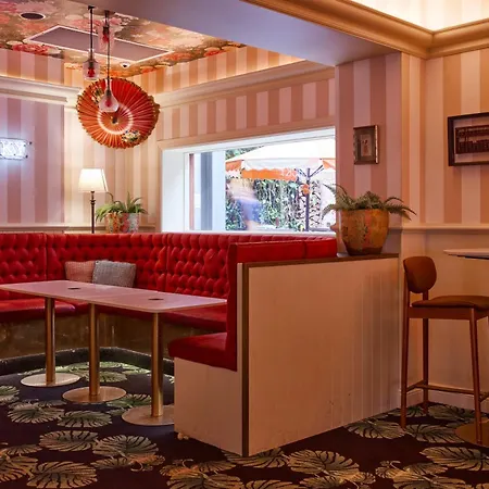 The Lucky Hotel-2