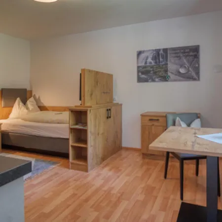 Abfalter - Apartments&Gästezimmer-3