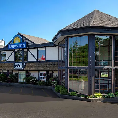 Days Inn By Wyndham Victoria Uptown-2