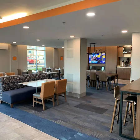 La Quinta Inn & Suites By Wyndham Springfield-3