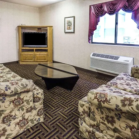 Super 8 By Wyndham Yorkville-2