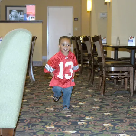 Hampton Inn & Suites Dayton-Airport-3