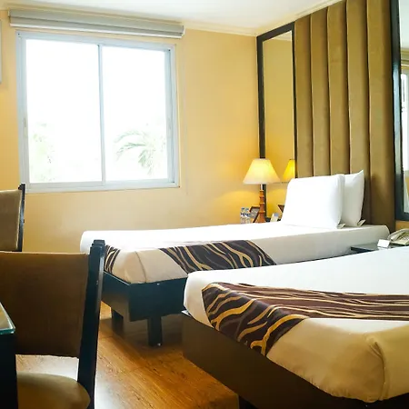 Hotel La Corona De Lipa-2