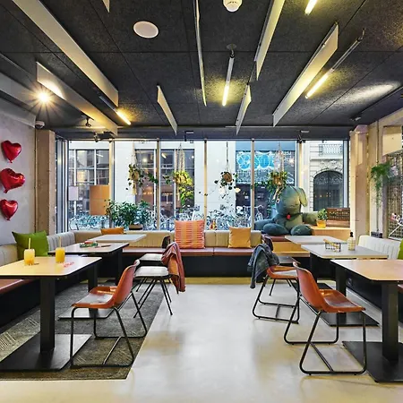 Moxy Paris Bastille-2