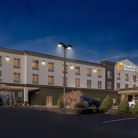Comfort Inn & Suites Plainville-Foxboro-2