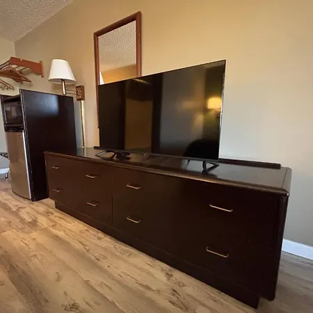 Super 8 By Wyndham Normal Bloomington-3