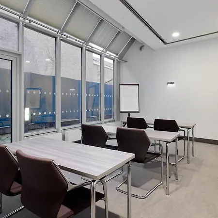 Premier Inn Hamburg City Hammerbrook-2
