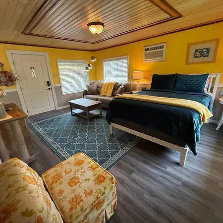 Sherwood Court Cottages & Guest Rooms-3