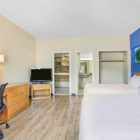 Days Inn By Wyndham Golden-2