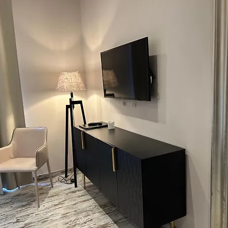 Colonna 18 Apartment By Ghor-2