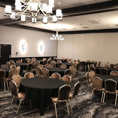 Travelodge By Wyndham Quebec City Hotel & Convention Centre-3