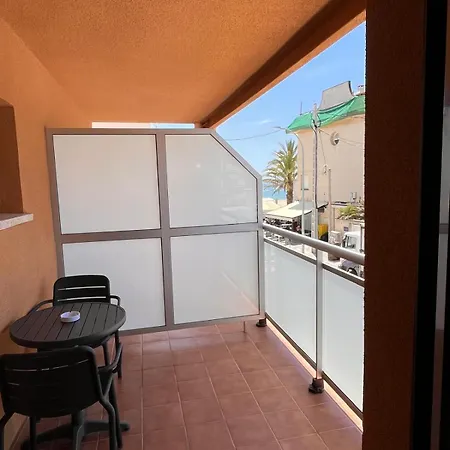Hostal Cubelles-3