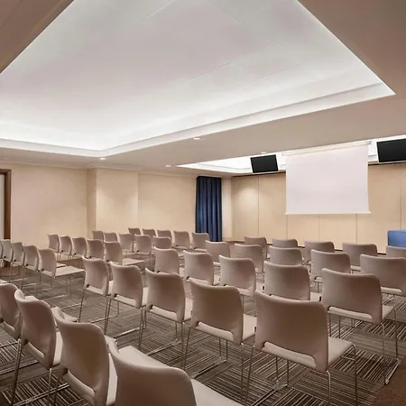 Courtyard By Marriott Rome Central Park-2