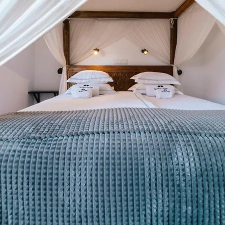 Surfers Lodge Peniche-2