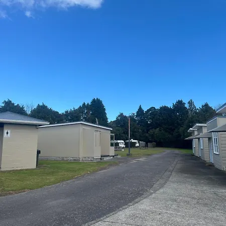 Stratford Motel & Holiday Park-2