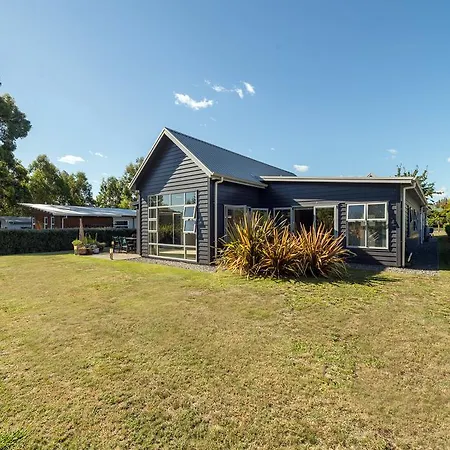 Lupin Lodge Bed & Breakfast-2