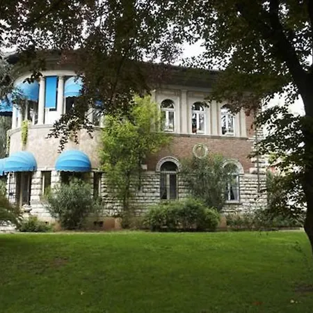 Villa V-2