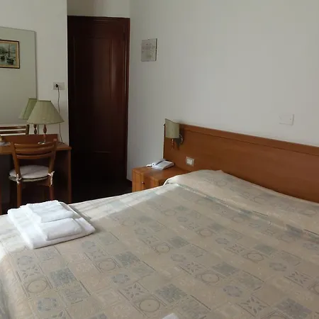 Hotel Italia-2