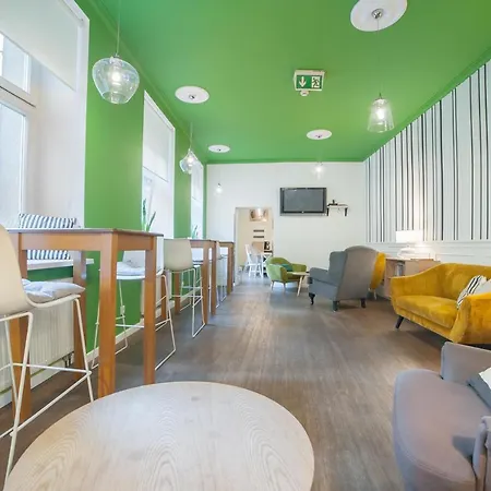Dizzy Daisy Hostel-2