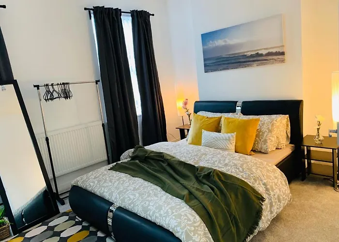 Stylish, Spacious & Luxurious Home - Parking