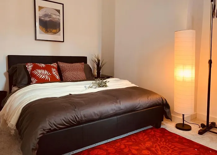 Stylish, Spacious & Luxurious Home - Parking