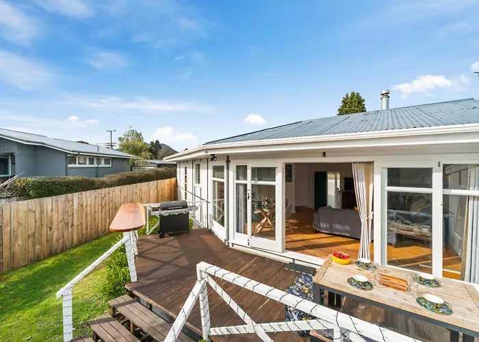Kereru Lodge - Two Mile Bay Holiday Home Taupo
