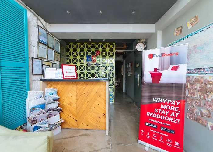 Reddoorz Plus At Bgc Near St Lukes