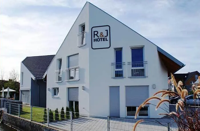 R & J Hotel