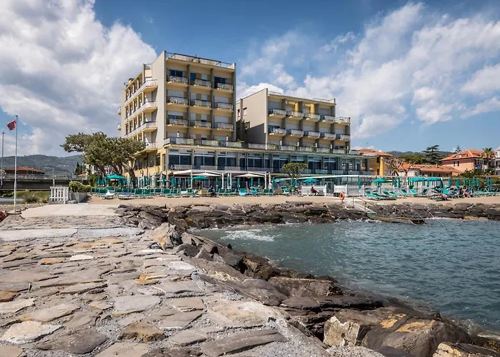 Hotel Bellevue Et Mediterranée