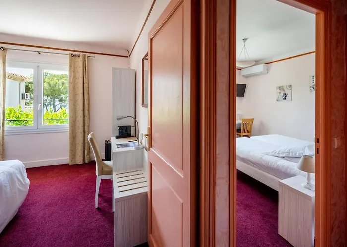 Logis Hotel Le Provencal Rest Les Muriers Les Issambres