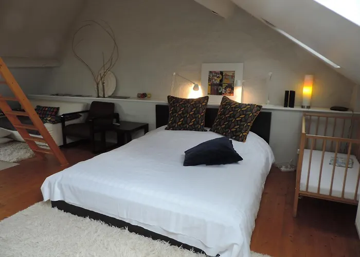 B&B Lodging At 8