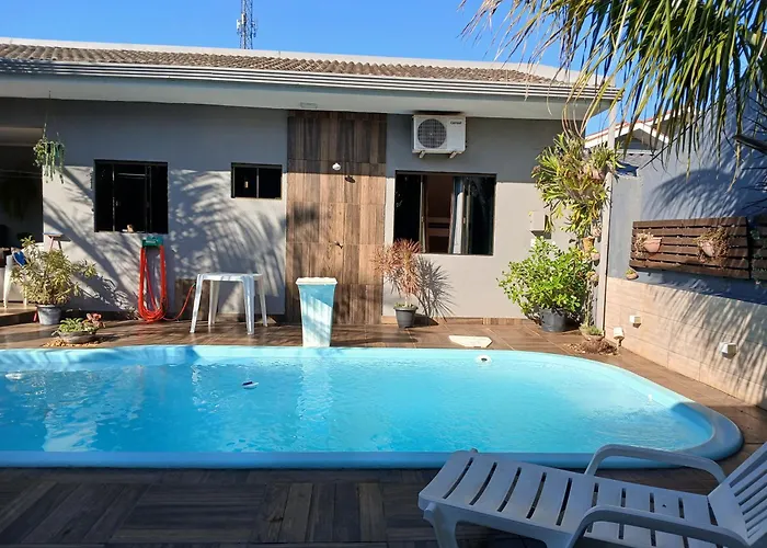 Edicula com um quarto banheiro e piscina e lazer