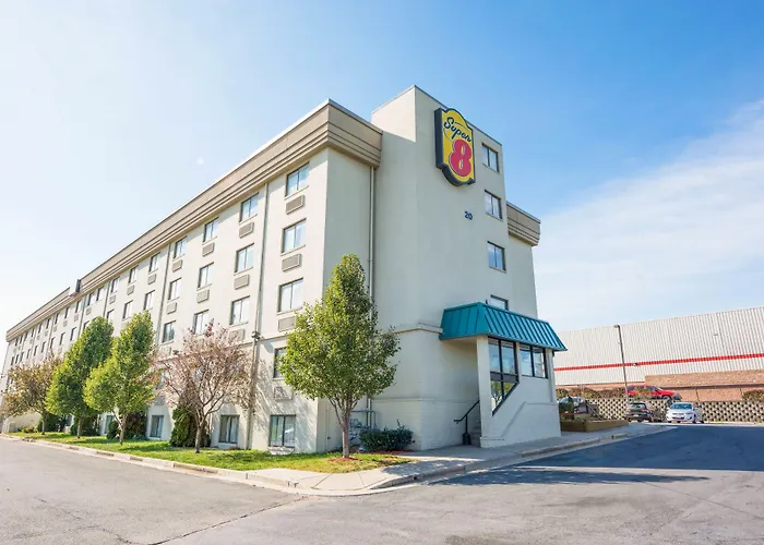 Super 8 By Wyndham Frederick