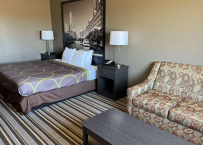 Super 8 By Wyndham Yorkville