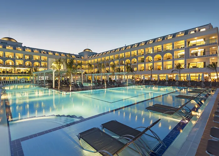 Karmir Resort & Spa