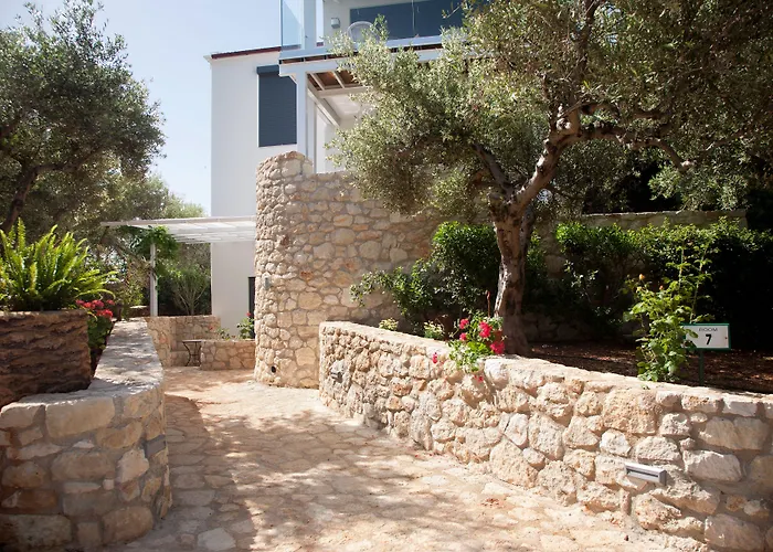 Artemis Village Apartments & Studios Stavrós
