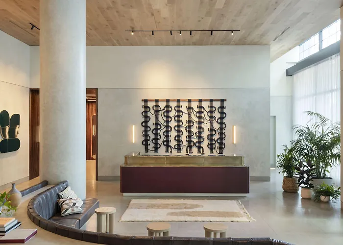 Roost Tampa Aparthotel