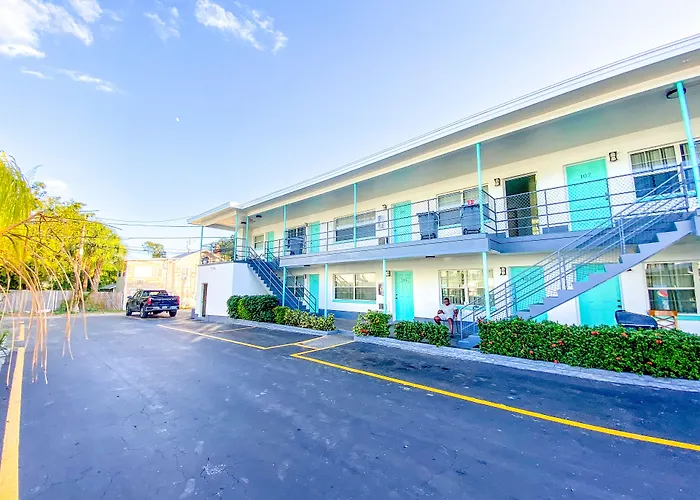 Uptown Inn & Suites St. Petersburg