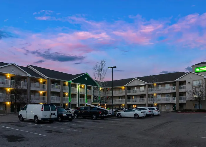 Hometowne Studios By Red Roof Denver - Airport/Aurora