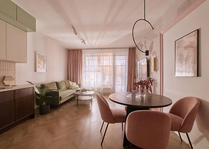 Doki Living - Foodhall & Parking By Downtown Apartments