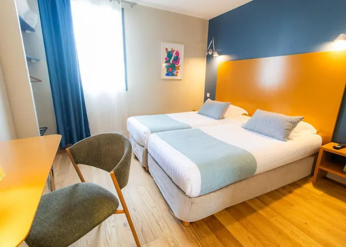 Hôtel les jardins du canal - piscine chauffée à 28 degrés - parking gratuit - garage - bornes électriques - accueil vélos et motos - kids friendly-solaire ecoresponsable
