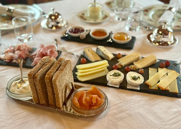 Hollhouse - Bed & Breakfast
