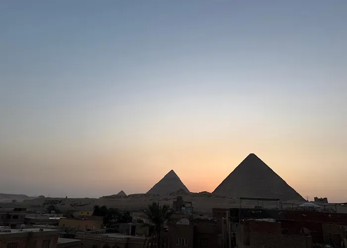 Happy House Pyramids View