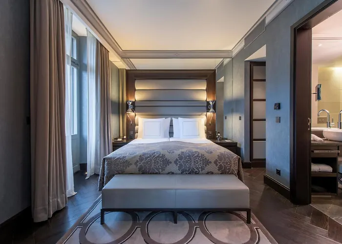 Royal Savoy Hotel & Spa
