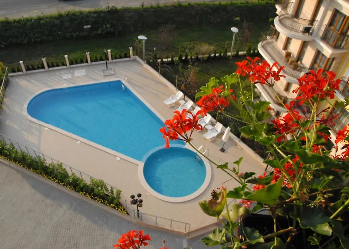 Hotel Seasons 3