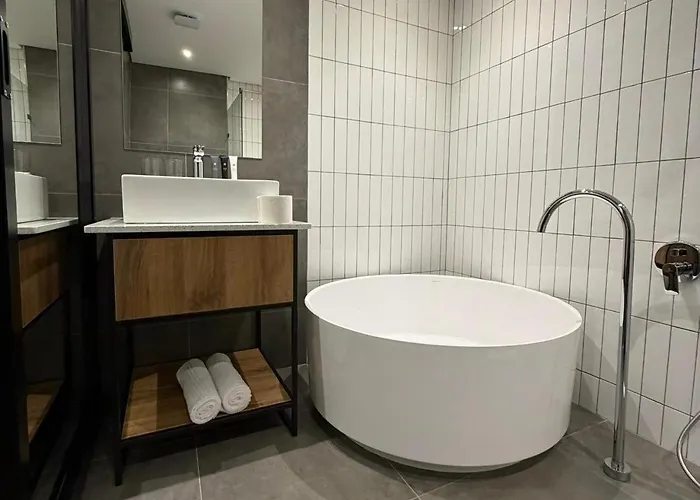 Riverleaf Hotel