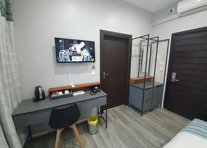 La Orchard Hotel